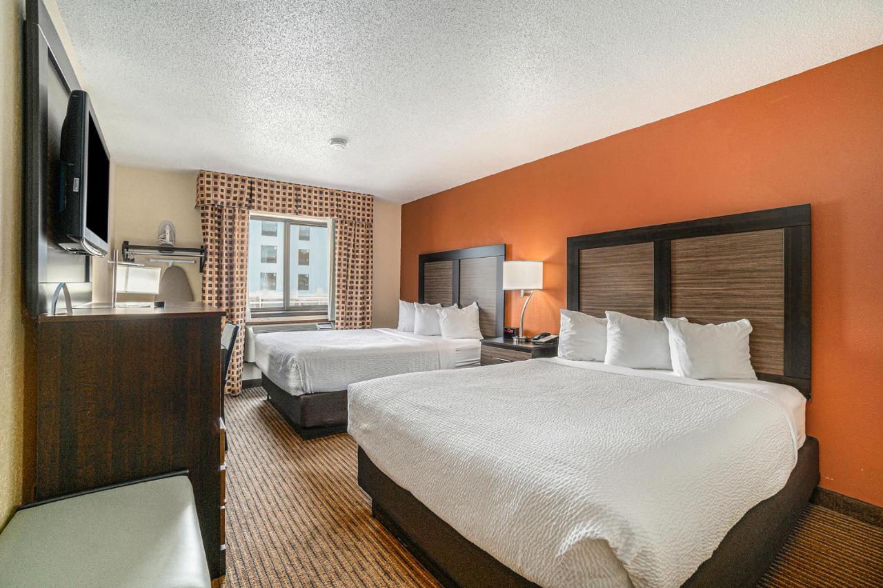 Queen Room with Two Queen Beds - Non-Smoking at Days Inn & Suites by Wyndham Traverse City