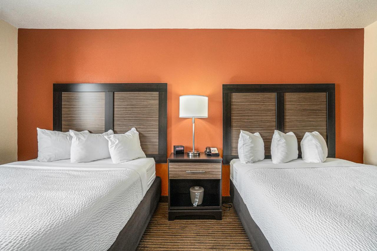 Queen Room with Two Queen Beds - Non-Smoking at Days Inn & Suites by Wyndham Traverse City