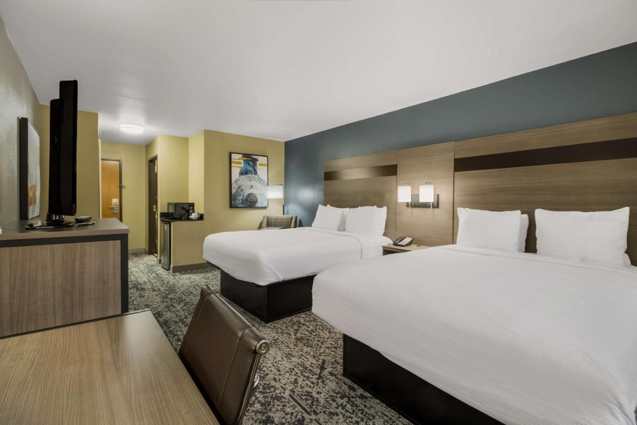 Queen Room with Two Queen Beds - Non-Smoking at Best Western Temple Inn & Suites