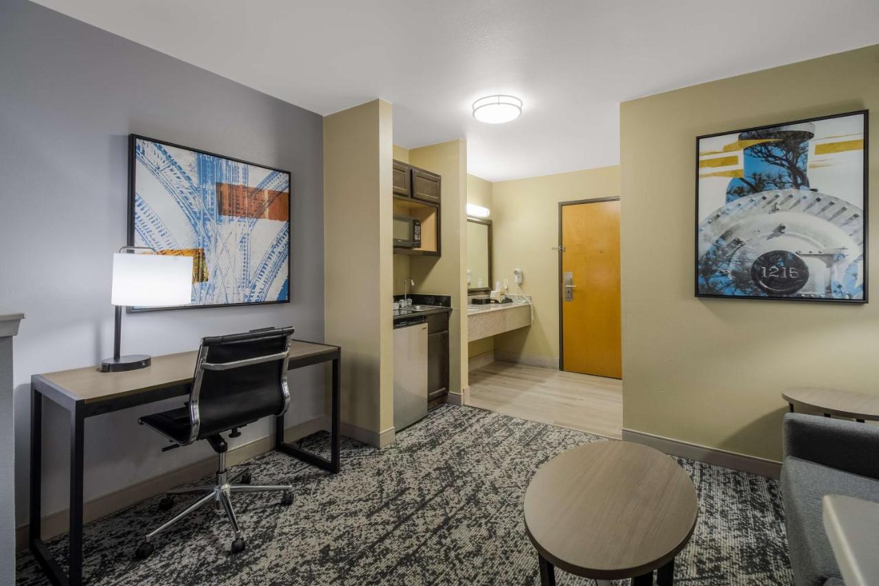 Queen Suite with Two Queen Beds - Non-Smoking at Best Western Temple Inn & Suites