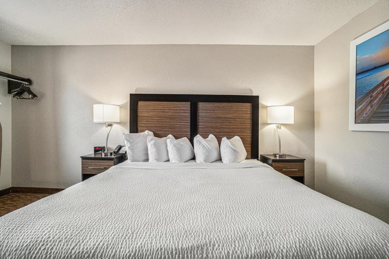 Queen Room with Two Queen Beds - Mobility Access/Non-Smoking at Days Inn & Suites by Wyndham Traverse City