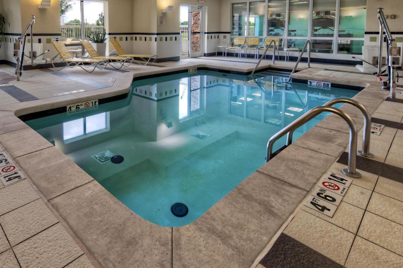 | Fairfield Inn and Suites by Marriott Weatherford