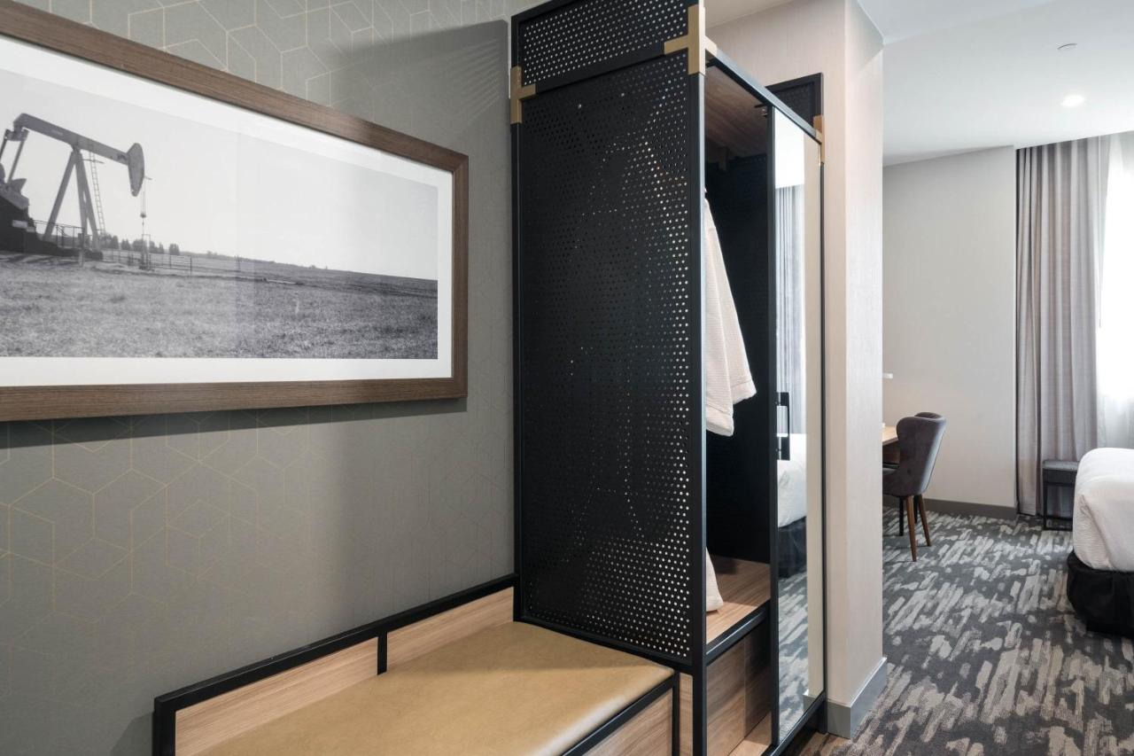 | Sandman Signature Fort Worth Downtown Hotel