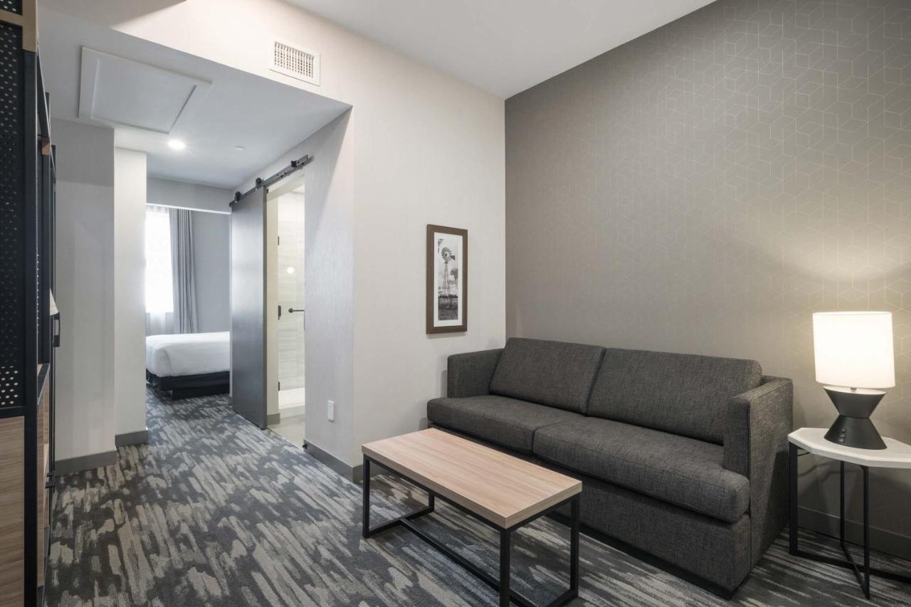 | Sandman Signature Fort Worth Downtown Hotel