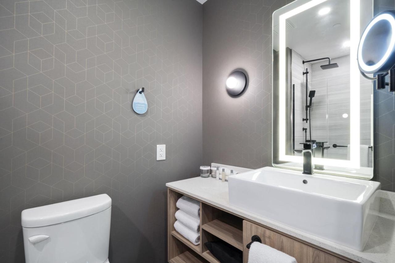 | Sandman Signature Fort Worth Downtown Hotel
