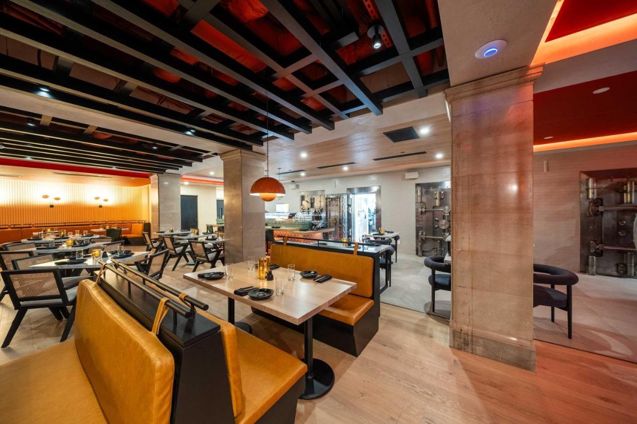| Sandman Signature Fort Worth Downtown Hotel