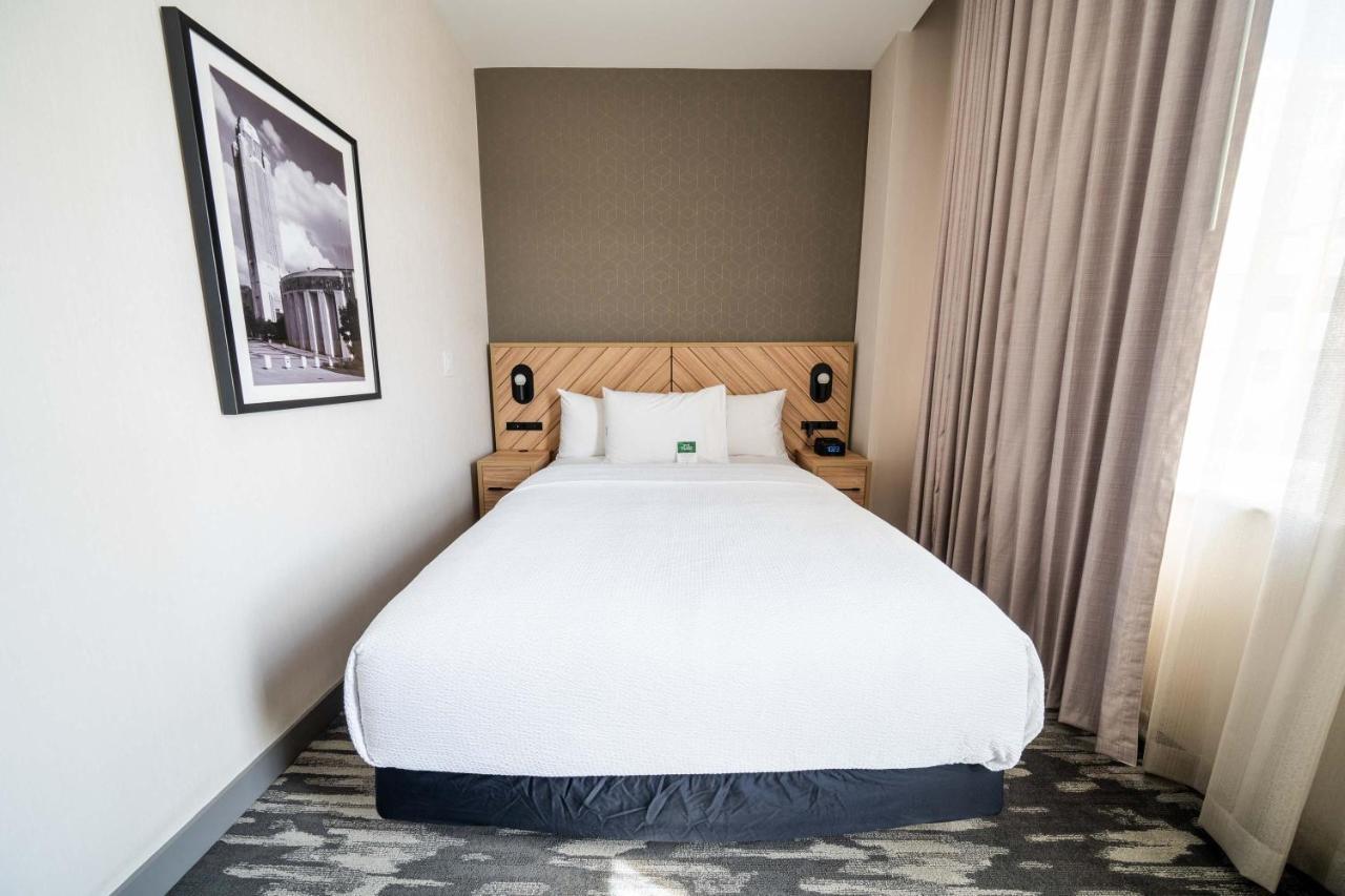 | Sandman Signature Fort Worth Downtown Hotel