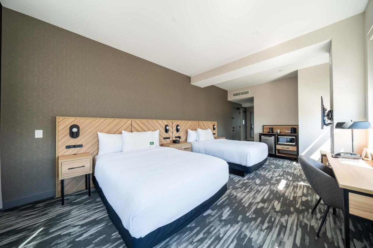 | Sandman Signature Fort Worth Downtown Hotel