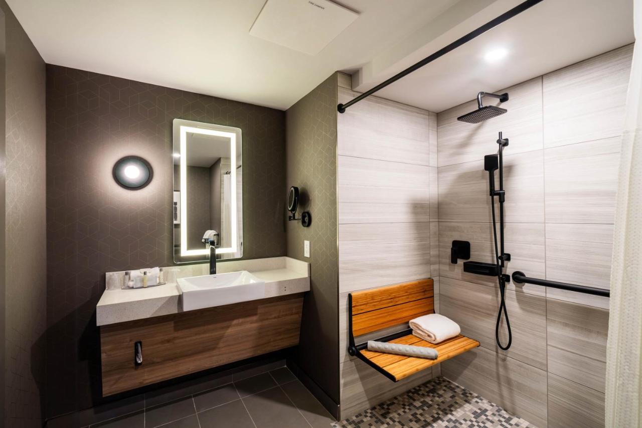 | Sandman Signature Fort Worth Downtown Hotel