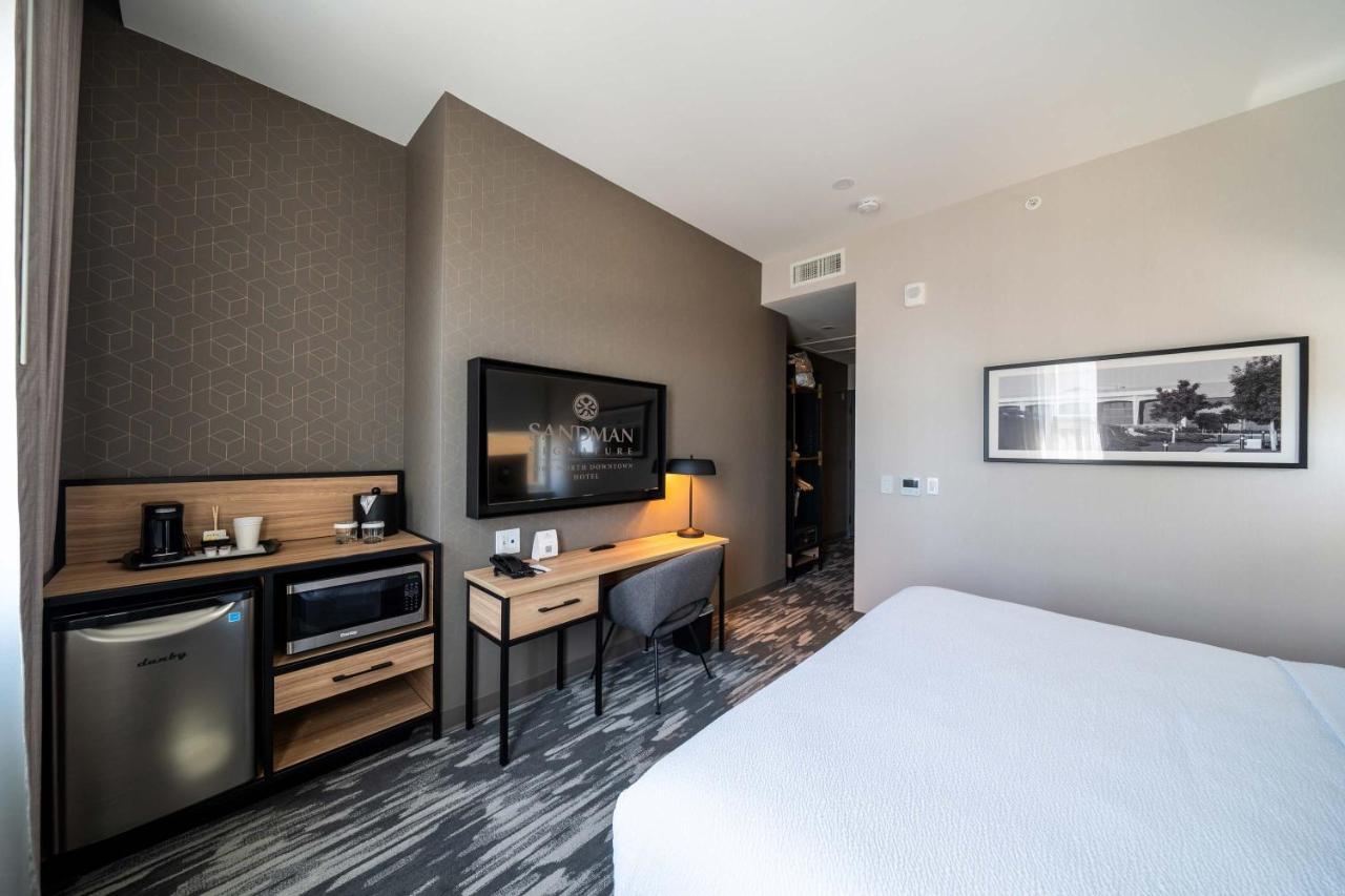 | Sandman Signature Fort Worth Downtown Hotel
