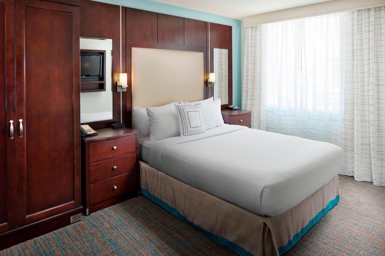 One-Bedroom Queen Suite with Sofa Bed at Residence Inn by Marriott San Diego Downtown/Gaslamp Quarter