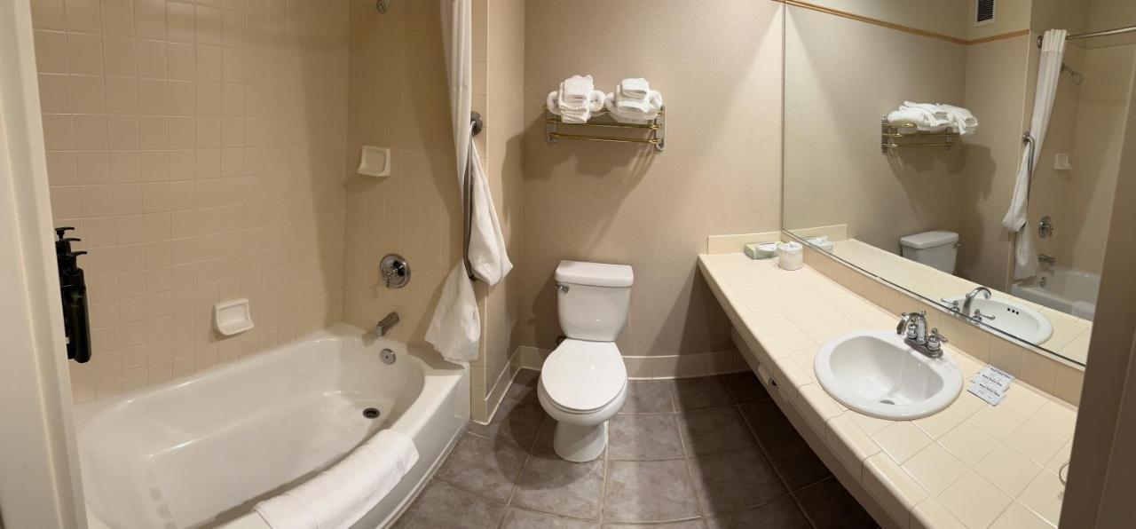  | Rocklin Park Hotel