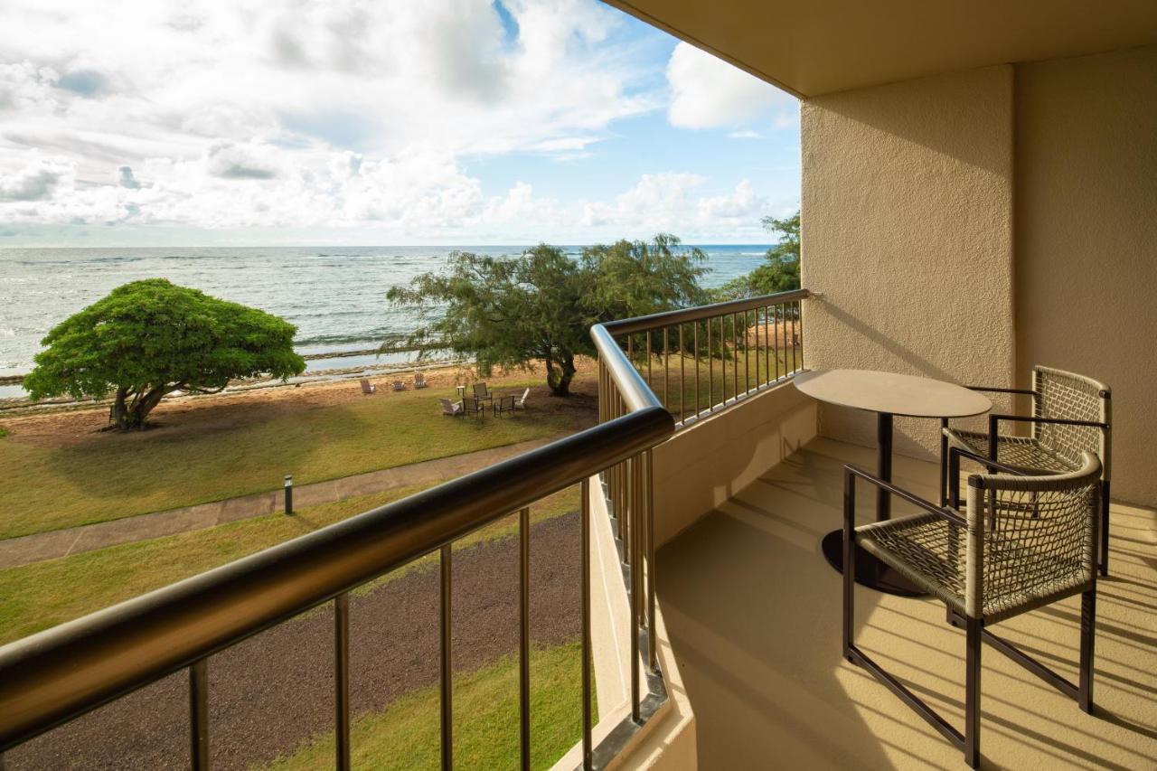 Oceanfront Lanai, Larger Guest room, 1 King or 2 Queen at Sheraton Kauai Coconut Beach Resort
