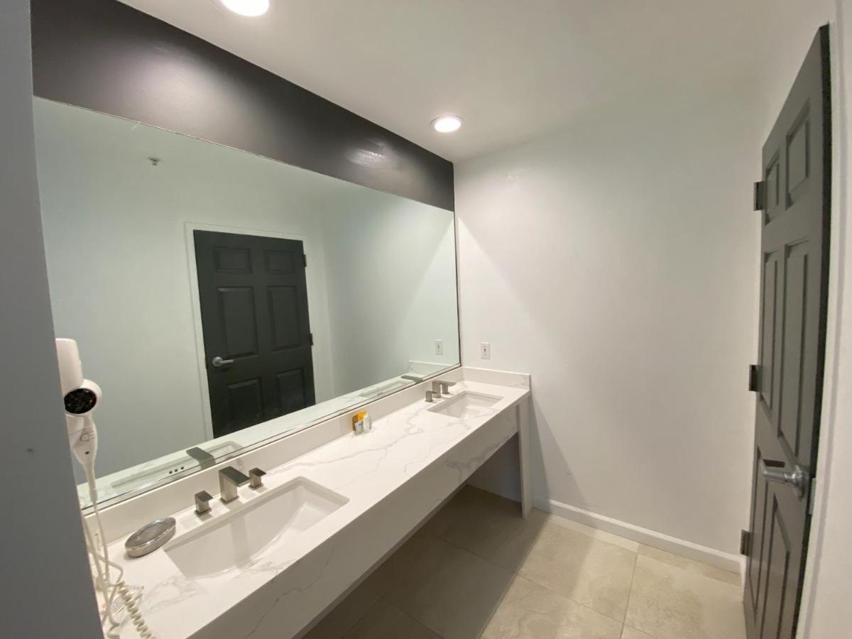  | Rocklin Park Hotel