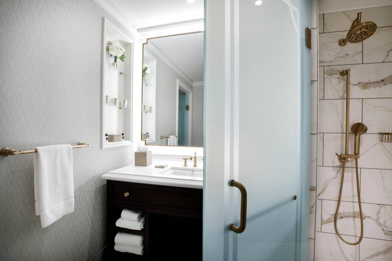 Guest Room, 1 King at Hotel Carmichael, Autograph Collection