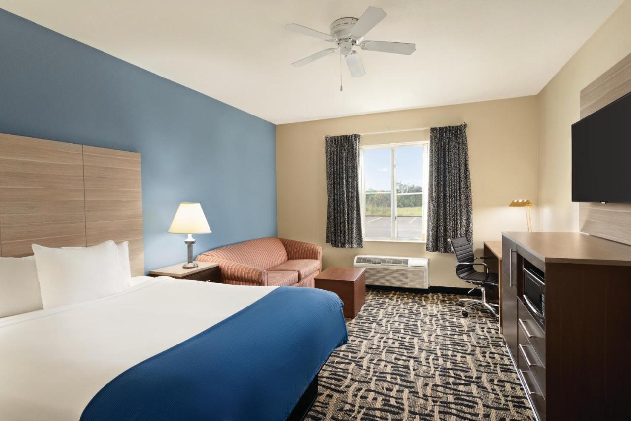 | Baymont by Wyndham Ft. Leonard/Saint Robert