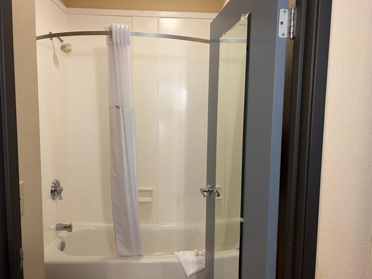 | Baymont by Wyndham Ft. Leonard/Saint Robert