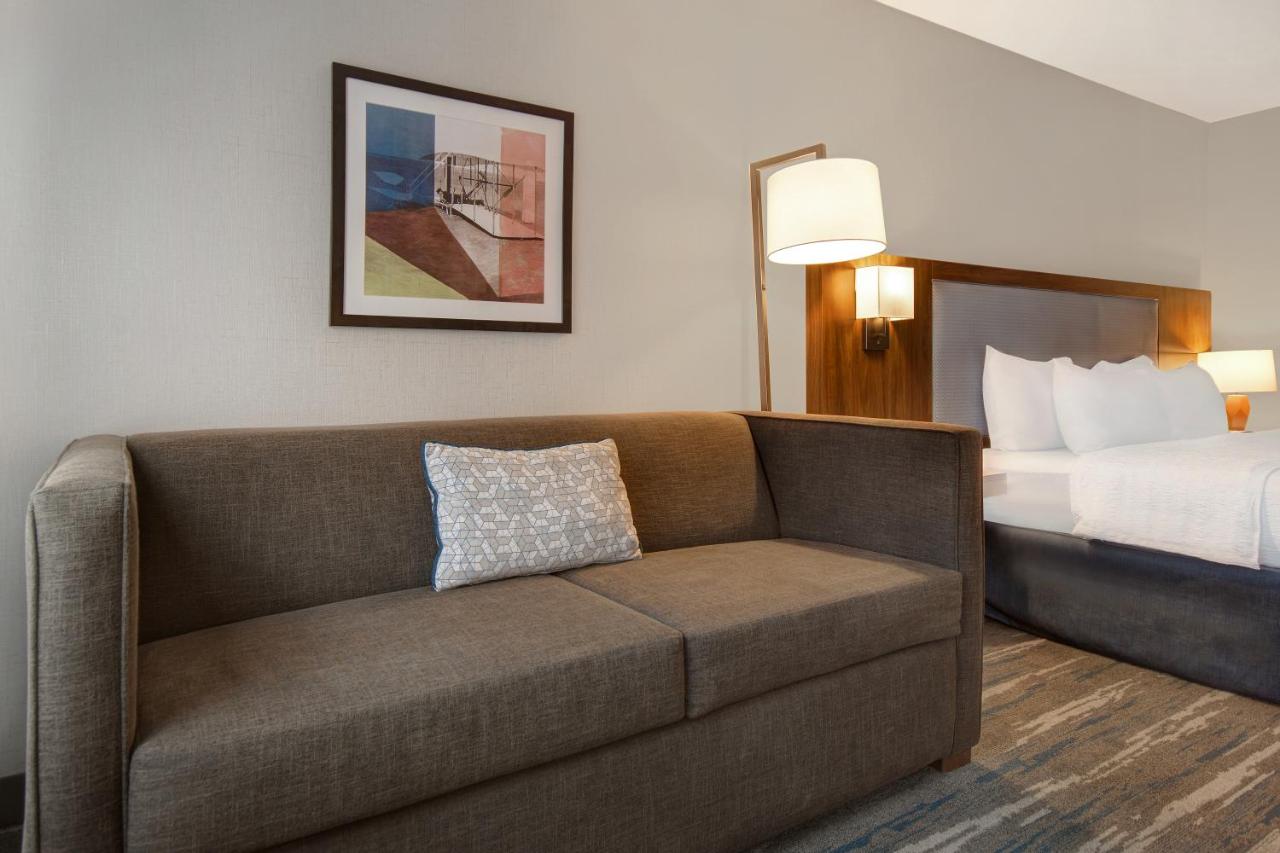 | Hampton Inn & Suites Dayton-Vandalia