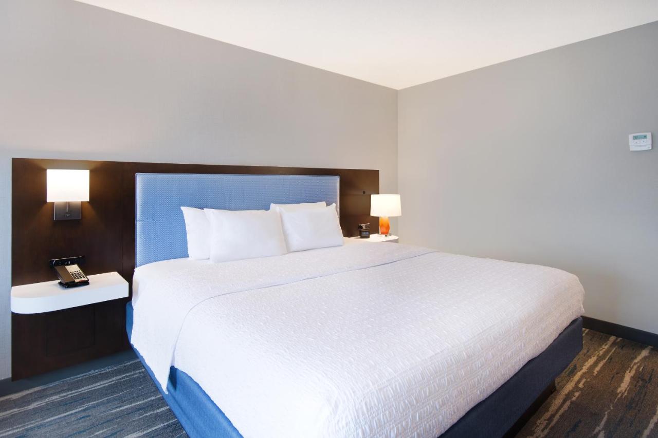 | Hampton Inn & Suites Dayton-Vandalia