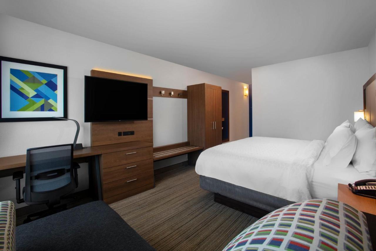  | Holiday Inn Express Charleston-Civic Center, an IHG Hotel