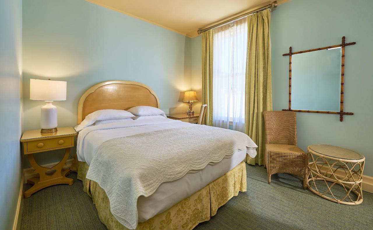 Queen Room at Ashland Springs Hotel