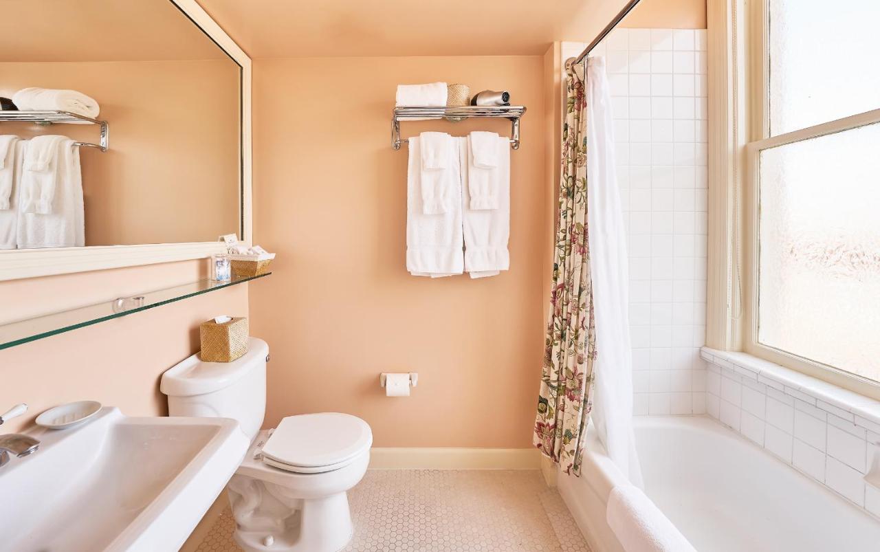 Double Room with Two Double Beds at Ashland Springs Hotel