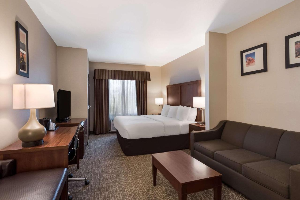 King Suite with Sofa-Bed - Non-Smoking at Comfort Inn & Suites Las Vegas - Nellis