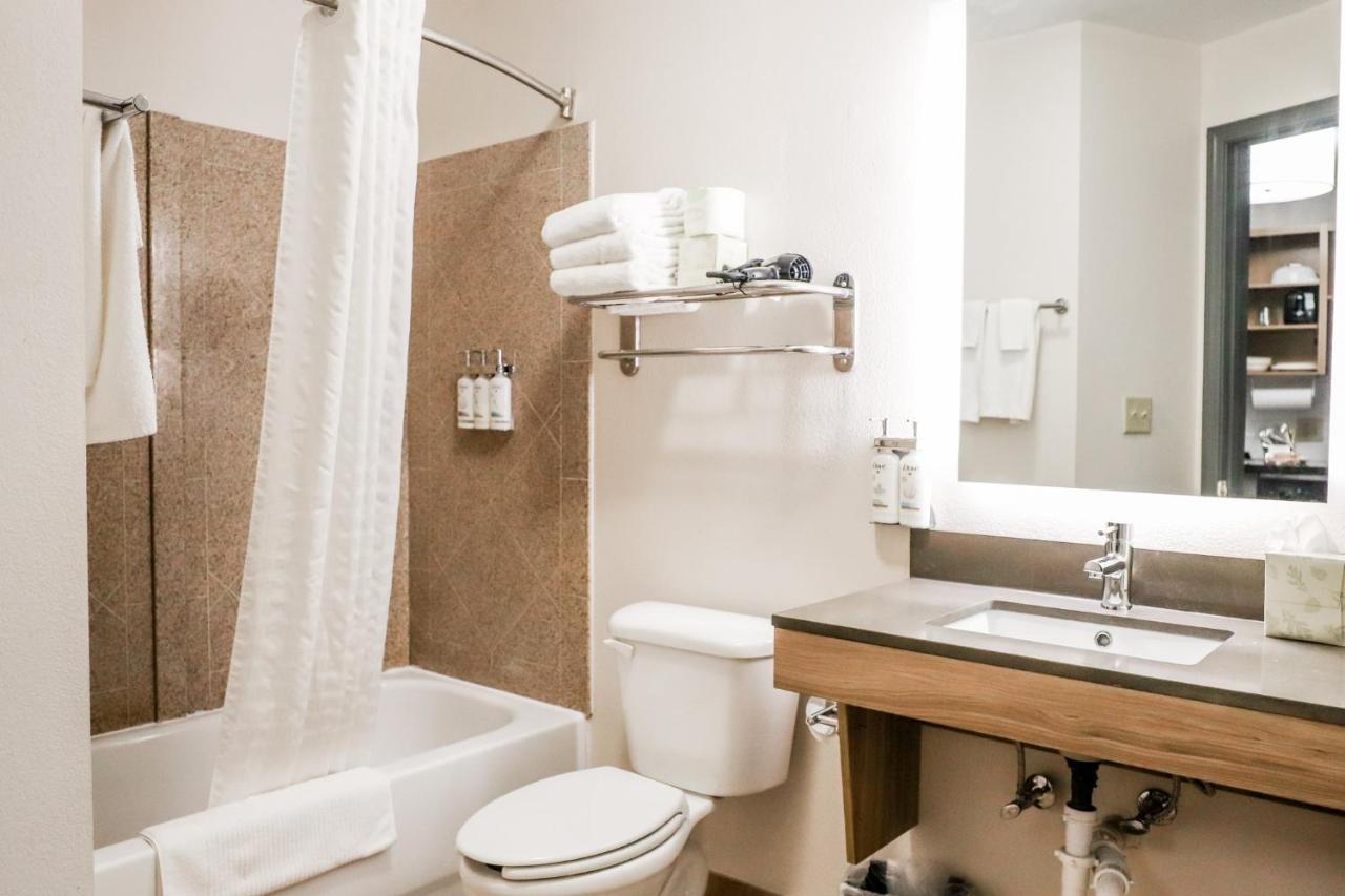 | Candlewood Suites Richmond Airport, an IHG Hotel