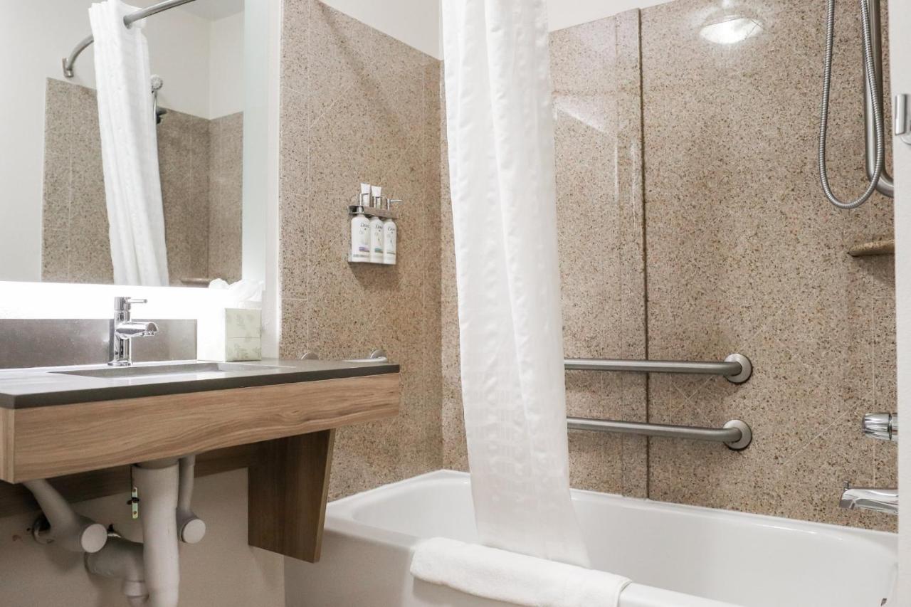 | Candlewood Suites Richmond Airport, an IHG Hotel