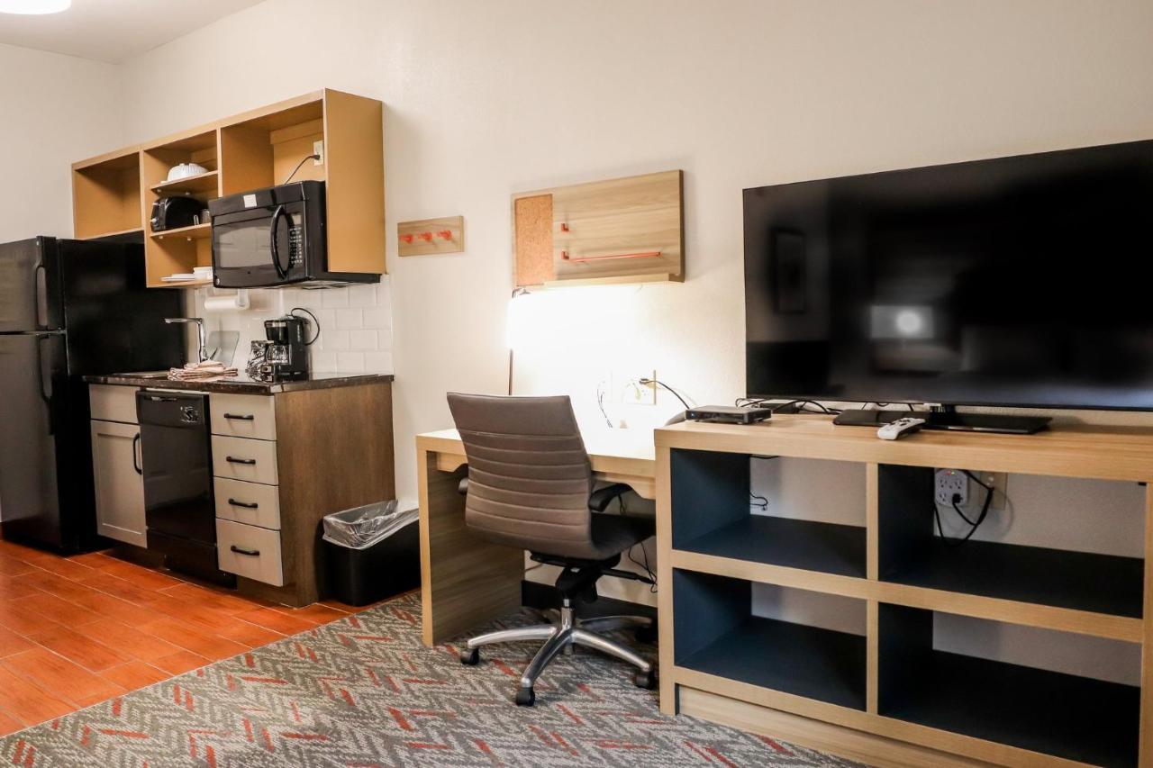 | Candlewood Suites Richmond Airport, an IHG Hotel