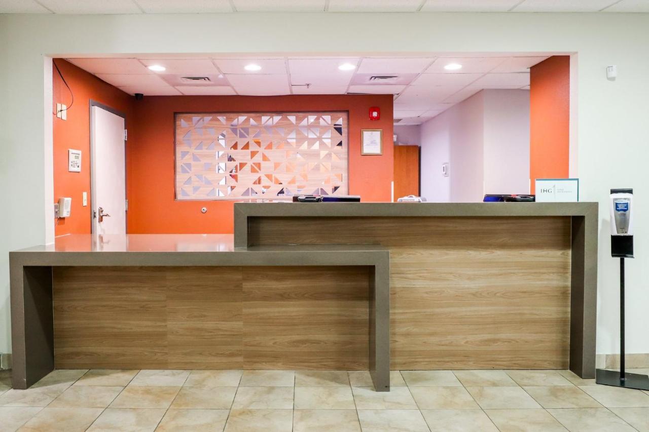 | Candlewood Suites Richmond Airport, an IHG Hotel