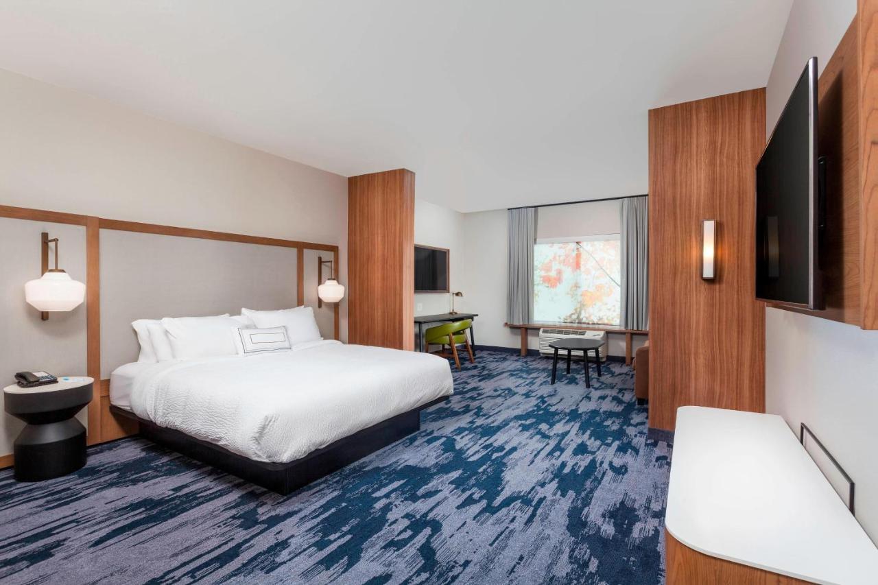 Executive King Suite with Sofa Bed at Fairfield Inn & Suites by Marriott Lebanon