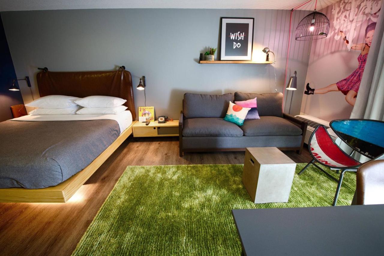 King Studio with Sofa Bed - Pool View and Balcony at MOXY Phoenix Tempe/ASU Area