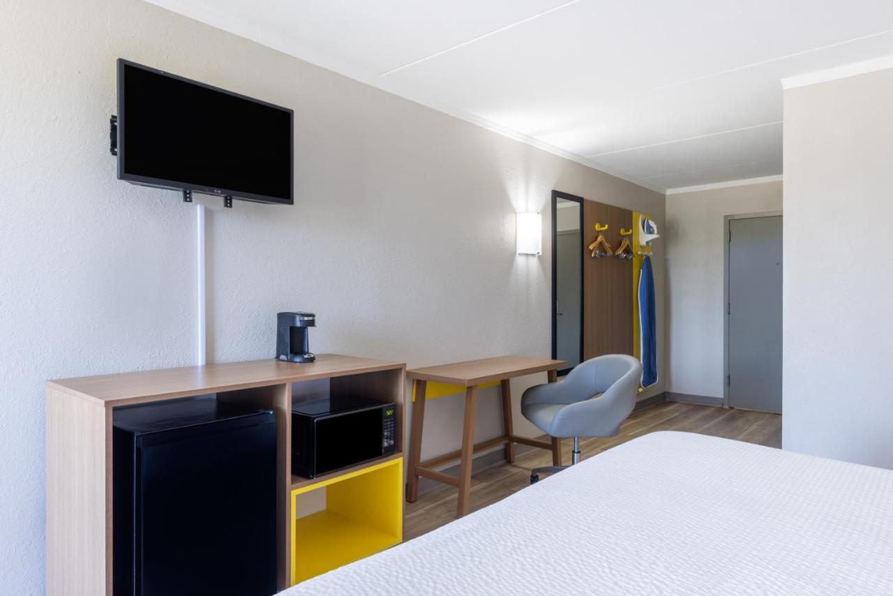  | Days Inn & Suites by Wyndham Fort Bragg/Cross Creek Mall