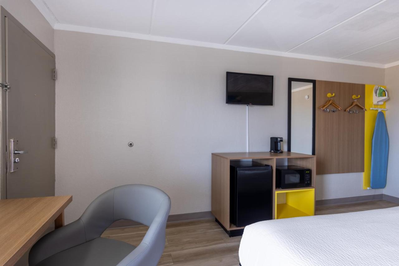  | Days Inn & Suites by Wyndham Fort Bragg/Cross Creek Mall