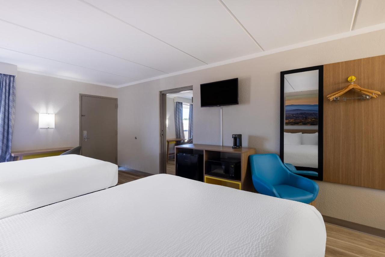 | Days Inn & Suites by Wyndham Fort Bragg/Cross Creek Mall