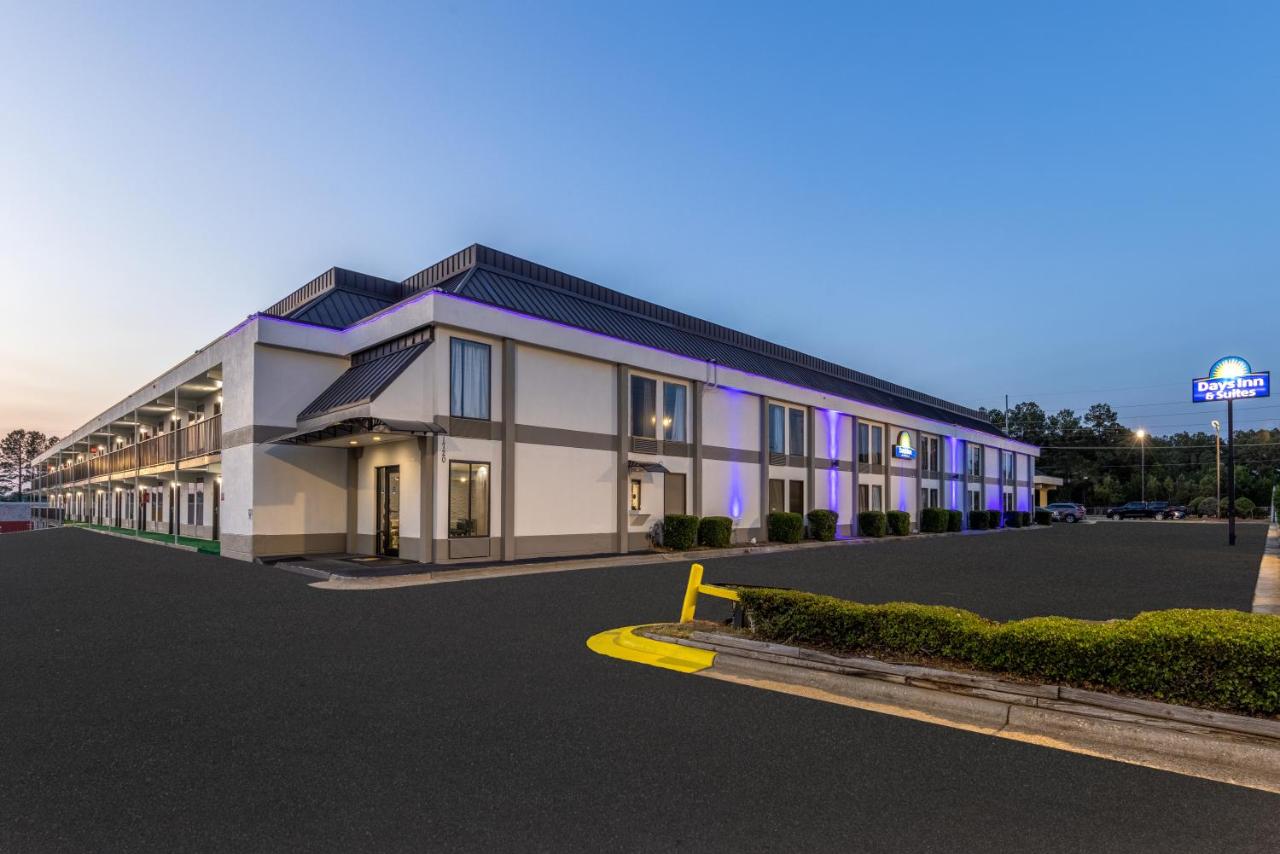  | Days Inn & Suites by Wyndham Fort Bragg/Cross Creek Mall
