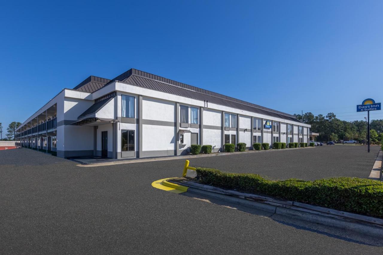  | Days Inn & Suites by Wyndham Fort Bragg/Cross Creek Mall