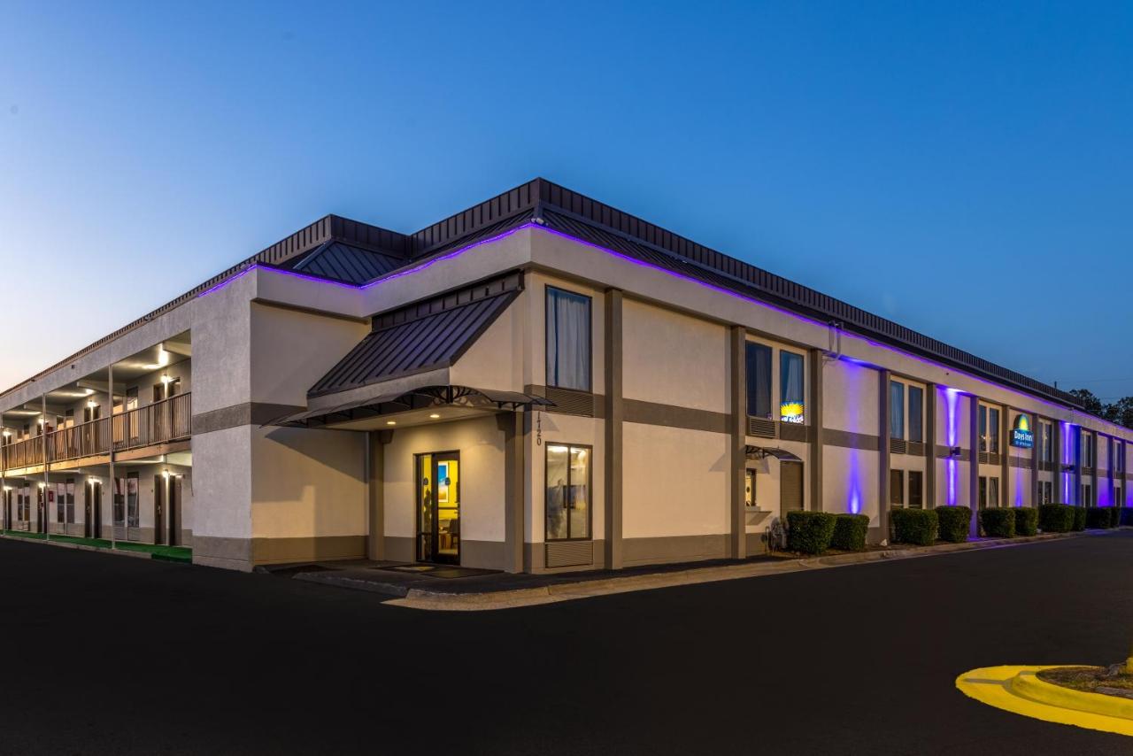  | Days Inn & Suites by Wyndham Fort Bragg/Cross Creek Mall