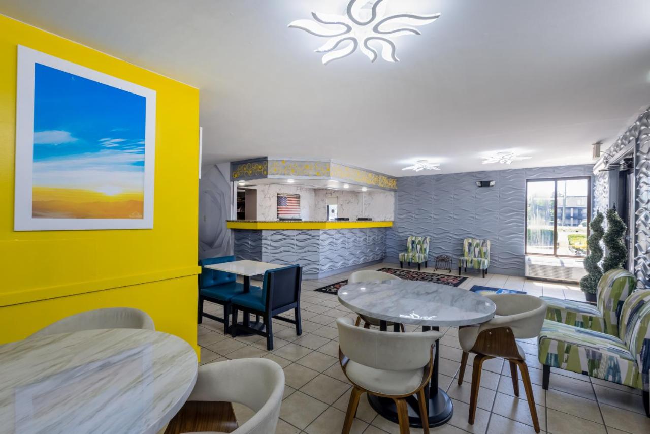  | Days Inn & Suites by Wyndham Fort Bragg/Cross Creek Mall