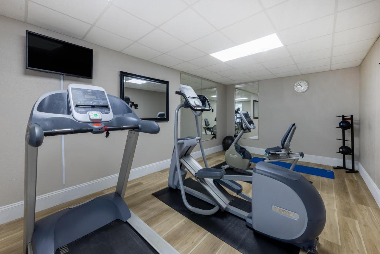  | Days Inn & Suites by Wyndham Fort Bragg/Cross Creek Mall