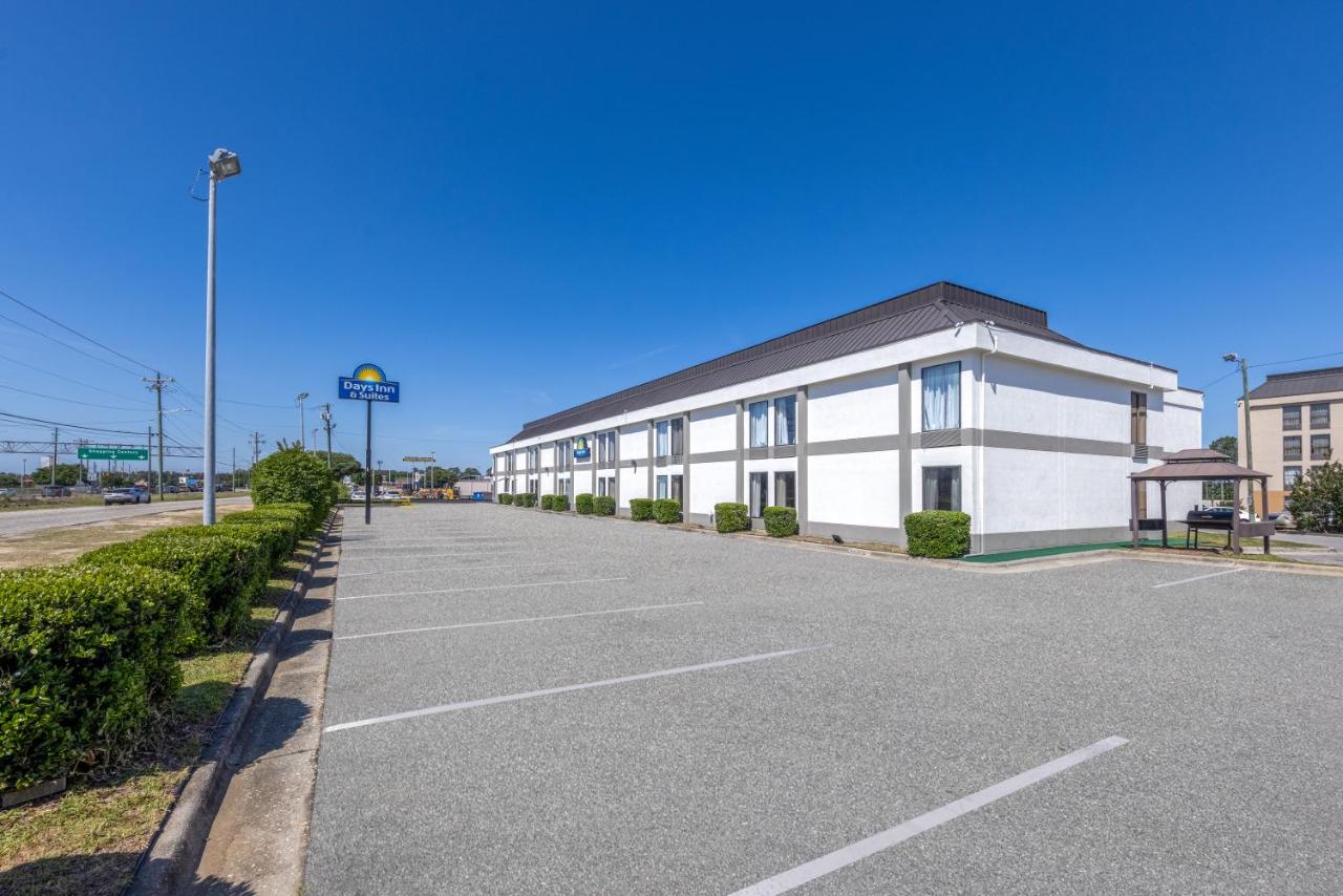  | Days Inn & Suites by Wyndham Fort Bragg/Cross Creek Mall