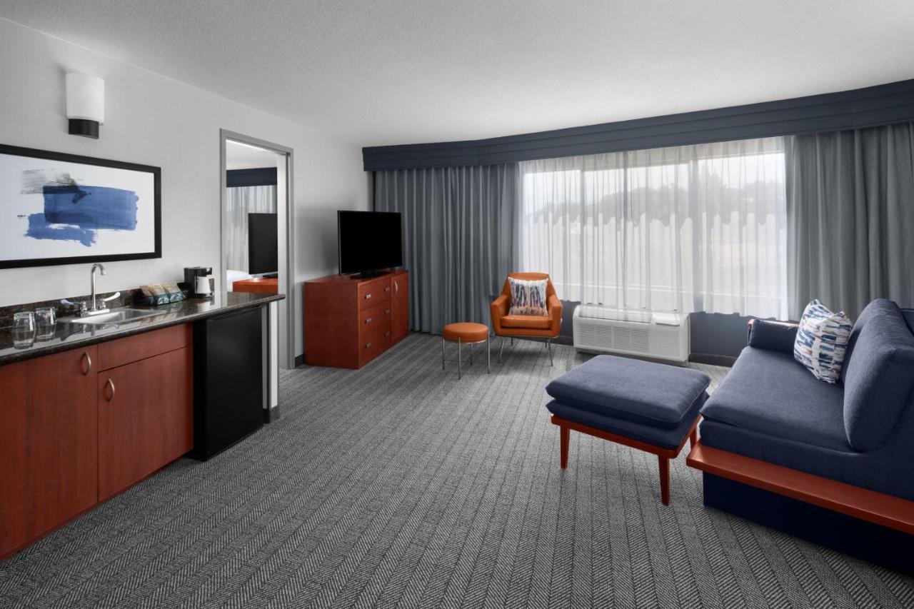 Executive King Suite with Sofa Bed at Courtyard by Marriott San Diego - Rancho Bernardo