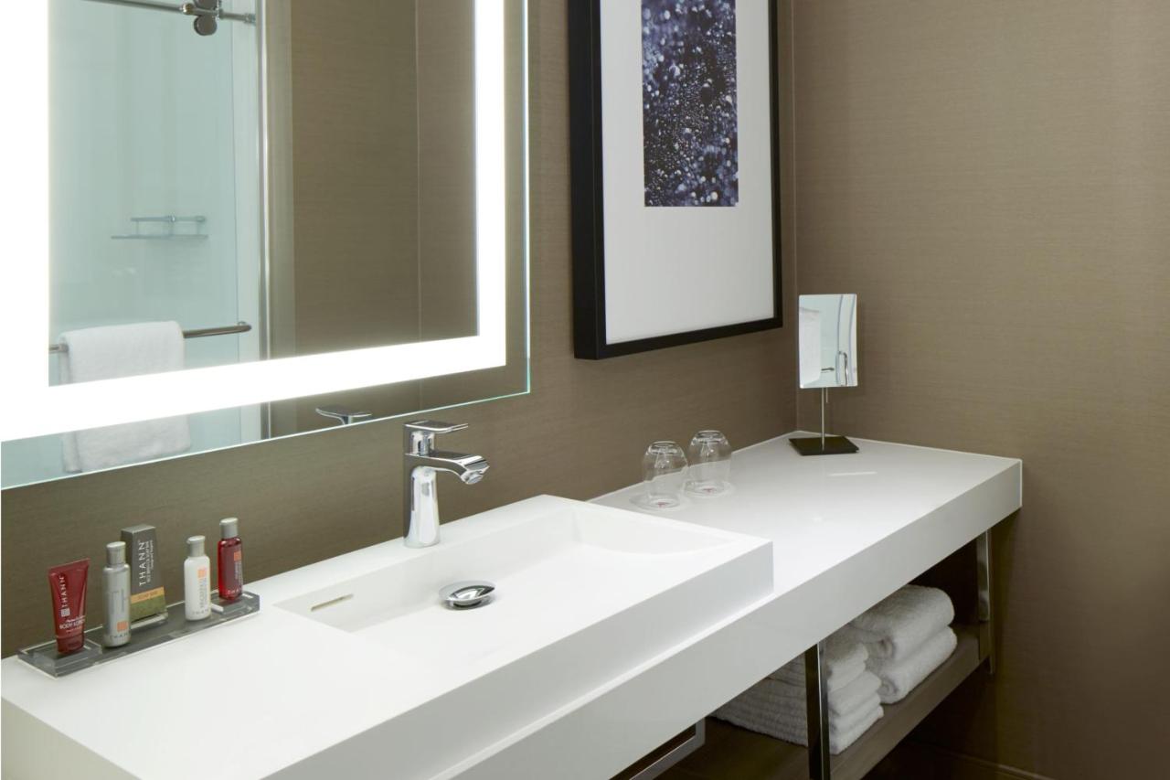 Deluxe King Room at Seattle Marriott Bellevue