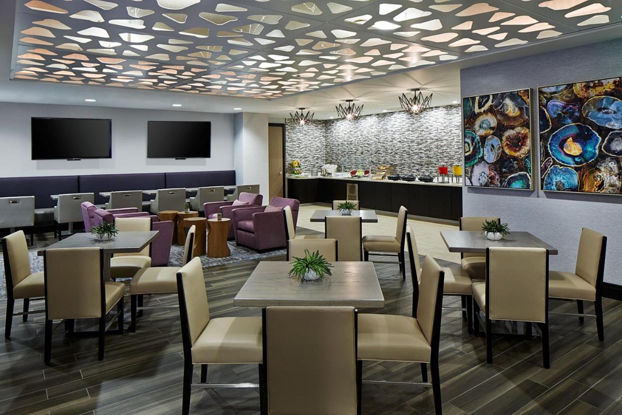 King Room - Concierge Level at Seattle Marriott Bellevue