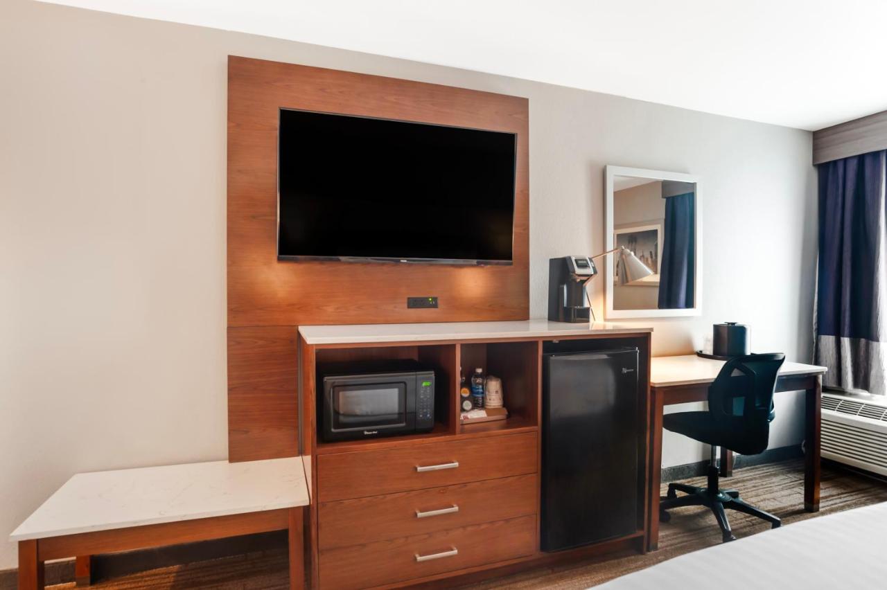 Queen Room with Two Queen Beds at Best Western Plus Commerce Hotel