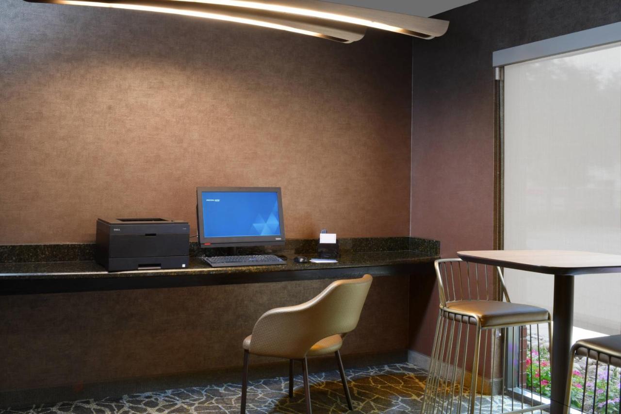 | SpringHill Suites Dallas Addison/Quorum Drive