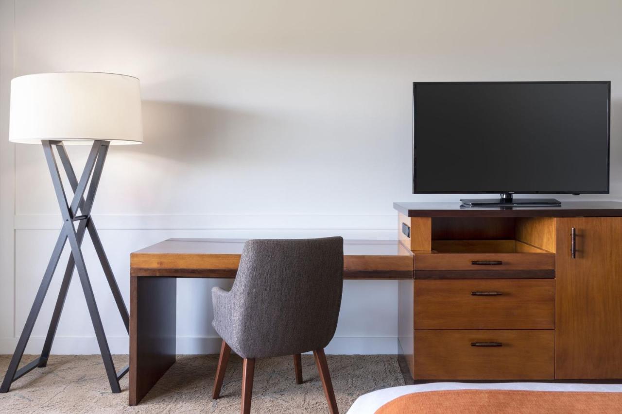 Deluxe Double Room with Ocean View at Sheraton Maui Resort & Spa