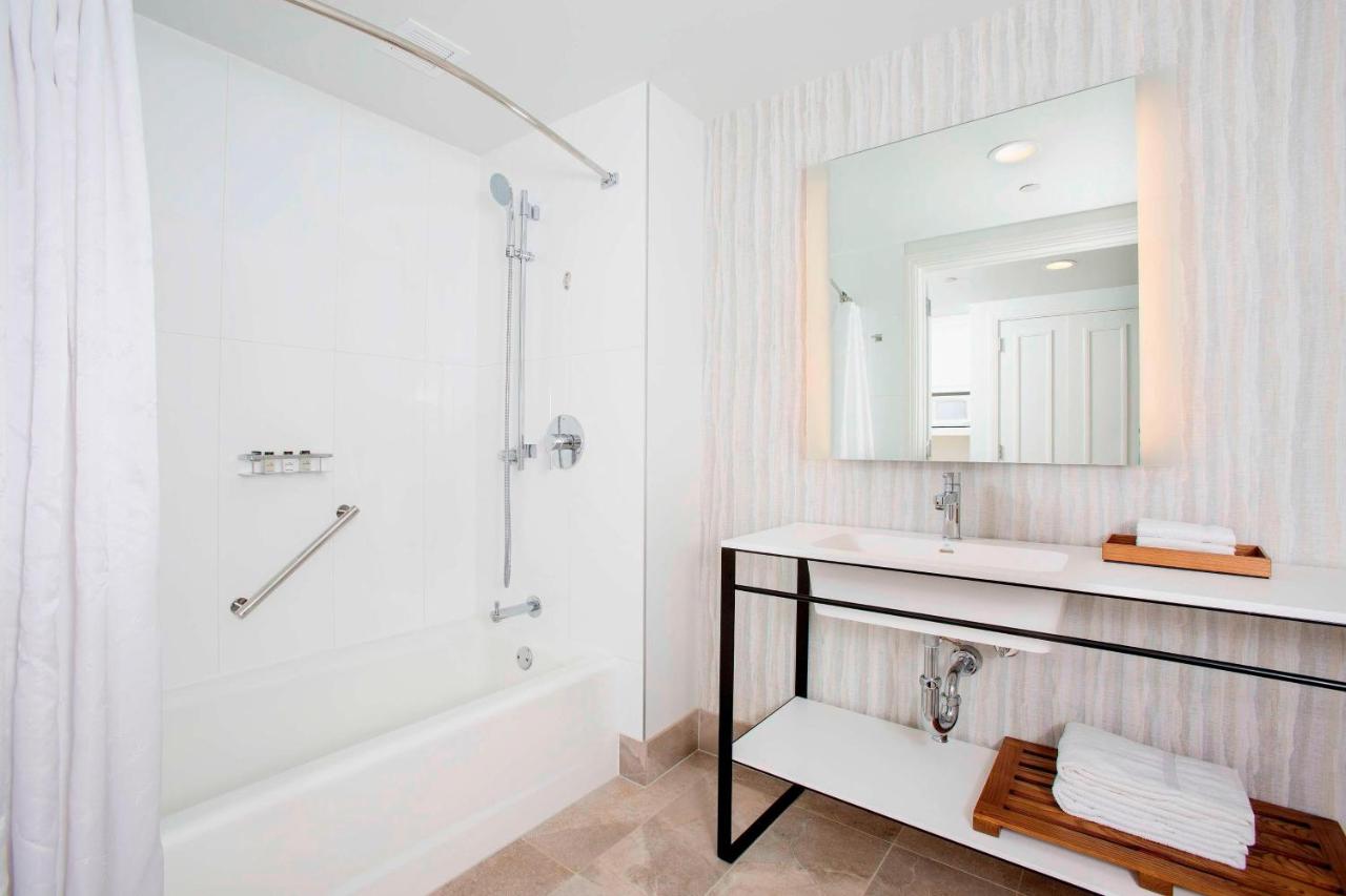 Deluxe Double Room with Ocean View at Sheraton Maui Resort & Spa