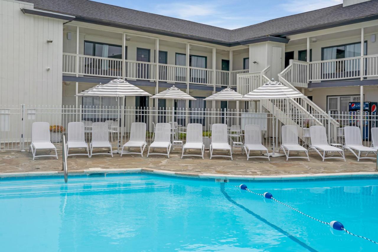  | A Wave Inn - Montauk